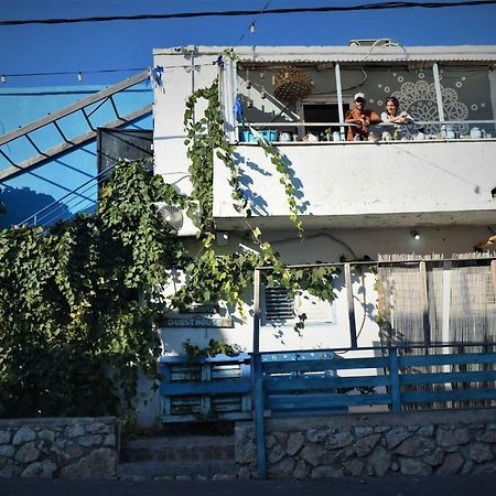 Juha'S Guesthouse - Zarqa Bay Jisr ez Zarqa Exteriör bild