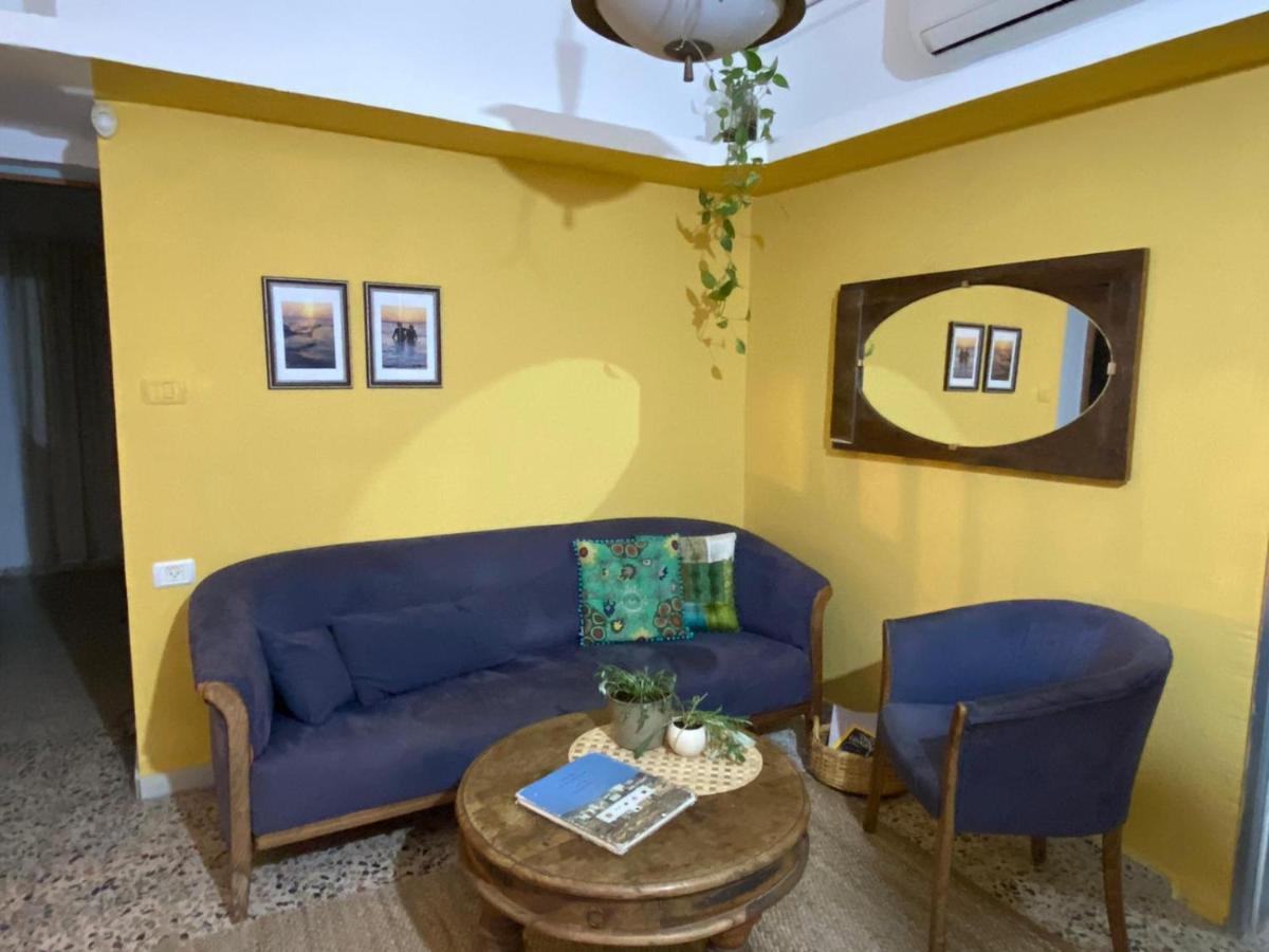 Juha'S Guesthouse - Zarqa Bay Jisr ez Zarqa Exteriör bild