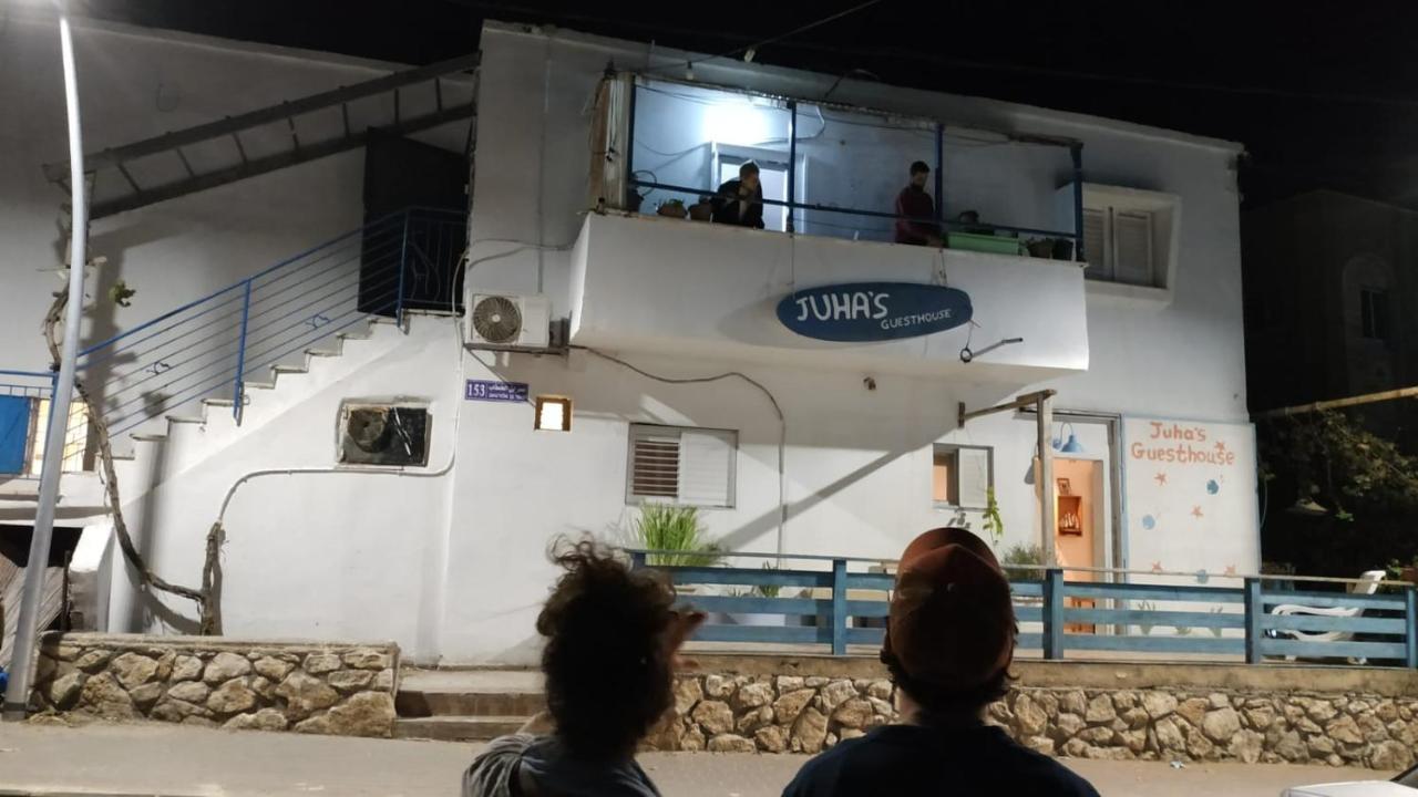 Juha'S Guesthouse - Zarqa Bay Jisr ez Zarqa Exteriör bild
