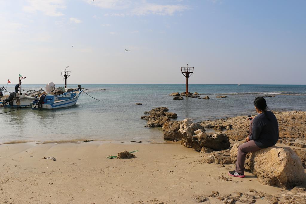 Juha'S Guesthouse - Zarqa Bay Jisr ez Zarqa Exteriör bild