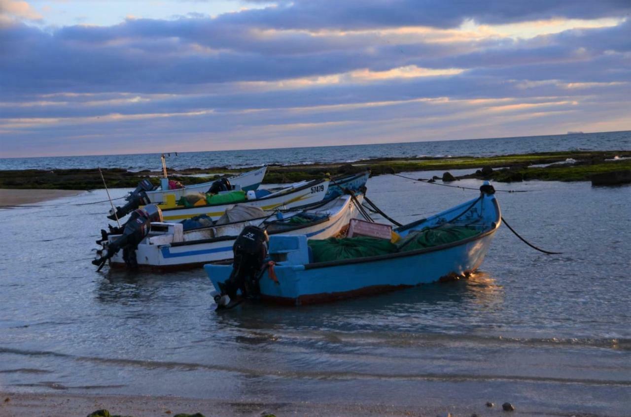 Juha'S Guesthouse - Zarqa Bay Jisr ez Zarqa Exteriör bild